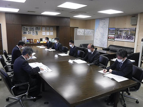 橋本裕樹山形河川国道事務所長他幹部職員の写真