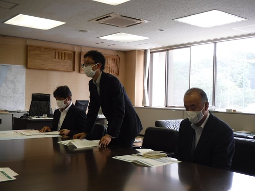 橋本裕樹山形河川国道事務所長他幹部職員の写真
