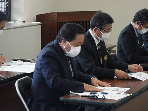山形河川国道事務所での要望活動状況　内谷重治長井市長の写真