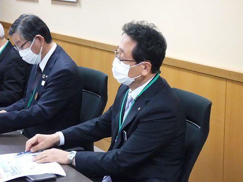 北陸地方整備局での要望活動状況　加藤　弘関川村長の写真
