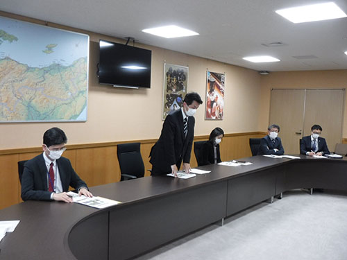 岡村次郎北陸地方整備局長他幹部職員の写真
