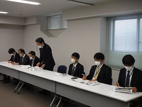 長田英和羽越河川国道事務所長他幹部職員の写真