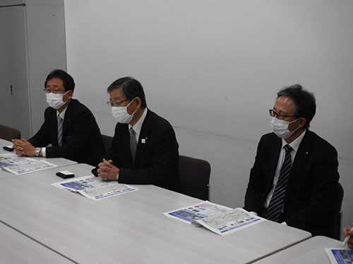 奥　達雄財務省主計局次長との懇談状況の写真