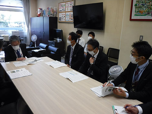 村山一弥国土交通省道路局長との懇談状況の写真