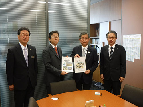 加藤鮎子衆議院議員（山形3区、自民）国会事務所への要望書提出状況の写真