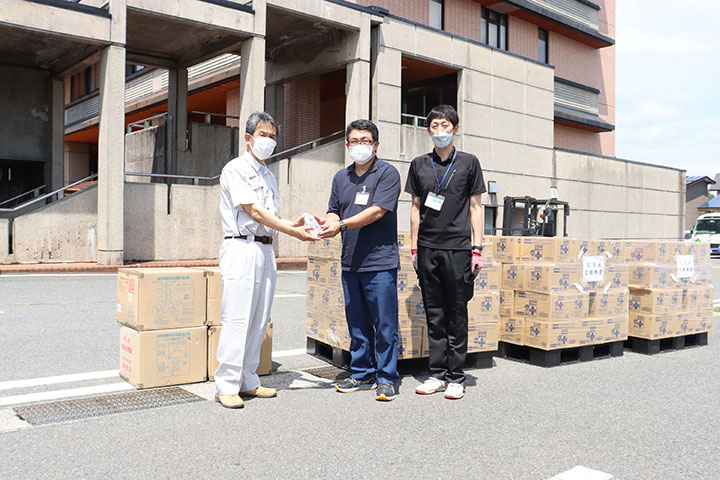 大玉村と小国町の職員の写真