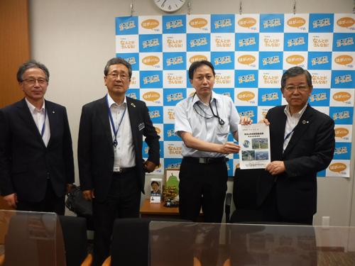 芳賀道也 参議院議員（山形県選挙区、無所属）国会事務所への要望書提出状況の様子