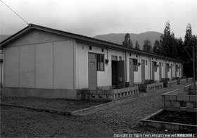 西地内に立てられた災害公営住宅の写真