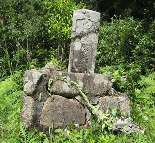 大里峠の凶霊供養塔の画像