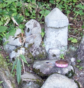 越中里の板碑の画像